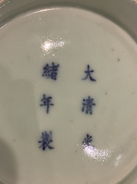 Een Chinese monochrome celadon 'cong' vaas met trigrammen, Guangxu merk en periode