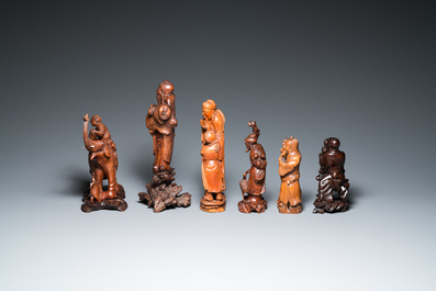 Zes diverse Chinese houten sculpturen, 19/20e eeuw