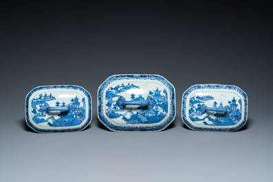 A Chinese blue and white 53-piece service, Qianlong