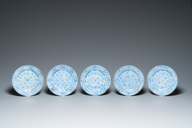 Dix assiettes en porcelaine de Chine en bleu et blanc, Kangxi/Yongzheng