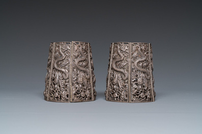 A Chinese silver model of a horse and a pair of bracelets, 19/20th C.
