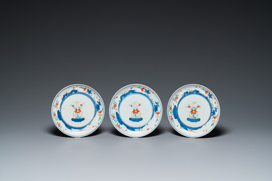 Seven Japanese Kakiemon-style plates with flower baskets, Chenghua mark, Edo, 17/18th C.