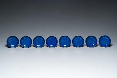Quatre assiettes et huit coupes en porcelaine de Chine en bleu monochrome, marque et &eacute;poque de Guangxu