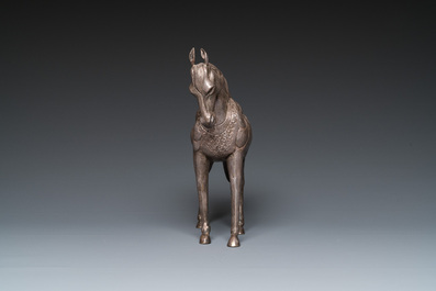 A Chinese silver model of a horse and a pair of bracelets, 19/20th C.