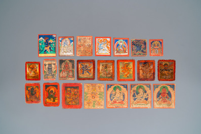Een uitgebreide collectie van 61 tsaklis op katoen en papier, Tibet en/of Mongoli&euml;, 18/20e eeuw