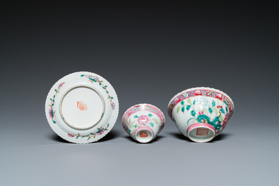 21 pi&egrave;ces en porcelaine de Chine famille rose pour le march&eacute; Straits ou Peranakan, 19&egrave;me