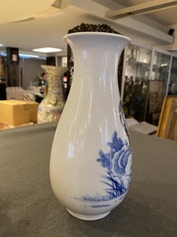 Vase en porcelaine de Chine en bleu, blanc et rouge de cuivre &agrave; d&eacute;cor d'un tigre, marque de Zhong Guo Jingdezhen Zhi 中國景德鎮製, 20&egrave;me