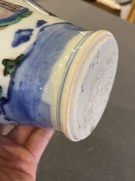 Vase en porcelaine de Chine wucai &agrave; sujet figuratif, &eacute;poque Transition