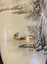 Vase en porcelaine de Chine &agrave; d&eacute;cor d'un paysage hivernale, sign&eacute; He Xuren 何許人, dat&eacute; 1934