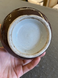 Un vase de forme 'yuhuchunping' en porcelaine de Chine &agrave; &eacute;mail monochrome foie de mulet, 19&egrave;me