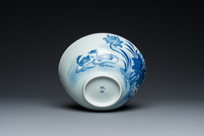 A Chinese blue and white 'Bleu de Hue' bowl for the Vietnamese market, Ngoạn ngọc 玩玉 mark, 19th C.