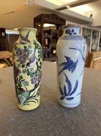 Deux vases de forme rouleau en porcelaine de Chine en bleu et blanc et famille jaune, &eacute;poque Transition et 19&egrave;me