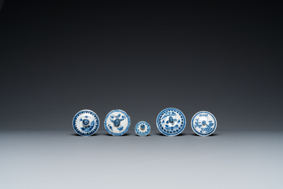16 Chinese blue and white wares, Kangxi/Qianlong