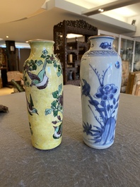 Deux vases de forme rouleau en porcelaine de Chine en bleu et blanc et famille jaune, &eacute;poque Transition et 19&egrave;me