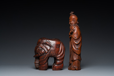 Une sculpture d'un &eacute;l&eacute;phant et une de Shou Lao en bois de bambou, Chine, 19/20&egrave;me