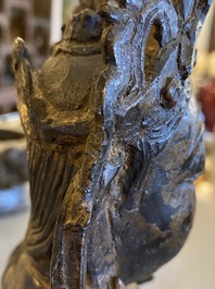 Grand groupe figurant Guanyin aux servants en bronze dor&eacute;, Chine, Ming