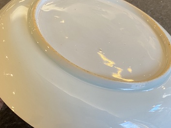Assiette en porcelaine de Chine en bleu et blanc &agrave; d&eacute;cor d'une sc&egrave;ne de rivi&egrave;re, Yongzheng