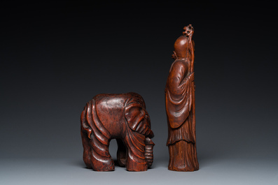 Une sculpture d'un &eacute;l&eacute;phant et une de Shou Lao en bois de bambou, Chine, 19/20&egrave;me