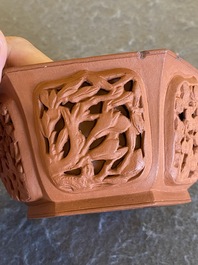 Bol couvert ajour&eacute; de forme hexagonale en gr&egrave;s de Yixing, Chine, Kangxi