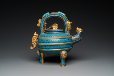 Grande verseuse &agrave; vin tripode et son couvercle en &eacute;maux cloisonn&eacute;s, Chine, 19/20&egrave;me