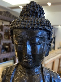 Grand Bouddha en bronze laqu&eacute;, Chine, Ming