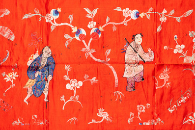Drie Chinese rechthoekige panelen in zijde geborduurd, 19/20e eeuw