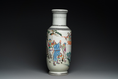 Un vase de forme rouleau et une paire de jardini&egrave;res en porcelaine de Chine famille rose, 20&egrave;me