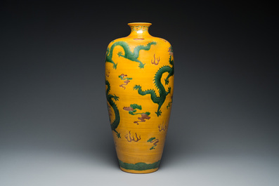 A large Chinese sancai-glazed 'meiping' vase with dragons, Kangxi mark, 19/20th C.