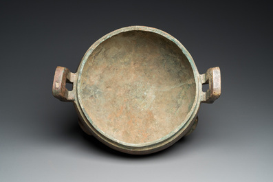 A very large archaic bronze tripod vessel and cover, 'ding', Eastern Zhou period