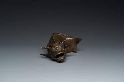 Br&ucirc;le-parfum en bronze en forme d'un poisson-dragon, Ming