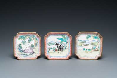 A Chinese Canton enamel tea caddy and four small dishes, 19th C.