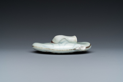 A Korean porcelain kiln waste formed from a collapsing jar, Joseon, 18/19th C.