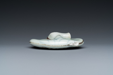 Rejet de four en porcelaine de Cor&eacute;e form&eacute; d'un vase effondr&eacute;, Joseon, 18/19&egrave;me