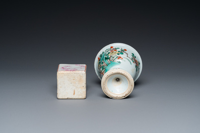 Un bol sur talon en porcelaine de Chine famille verte, une sabli&egrave;re &agrave; sujet mandarin et une manche de couteau en famille rose, Kangxi/Qianlong