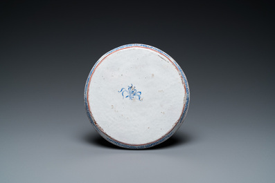 Un vase, une bo&icirc;te couverte et une coupe aux dragons en &eacute;maux de Canton, Qianlong et post&eacute;rieur