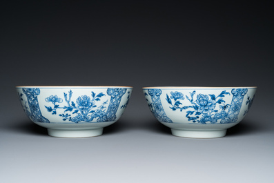 A pair of Chinese blue and white bowls, a pair of plates and a pair of verte biscuit groups, Kangxi/Qianlong