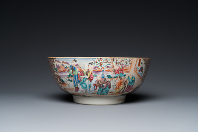 A Chinese famille rose 'mandarin' bowl and a dish, Qianlong