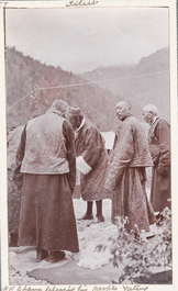 Zeldzaam foto-album over de terugkeer uit ballingschap van de 13e dalai lama uit India, ca. 1912/1913