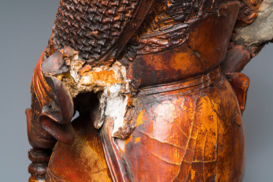 Tr&egrave;s importante sculpture de Weituo en bois laqu&eacute; et dor&eacute;, Chine, 17&egrave;me