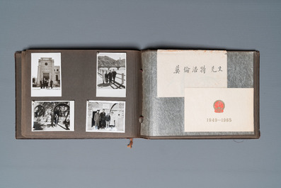 Un album de photos concernant une visite en Chine pendant la R&eacute;volution Culturelle, vers 1965