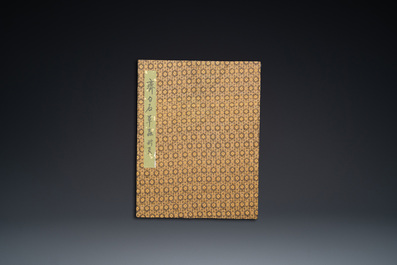 D'apr&egrave;s Qi Baishi 齊白石 (1864-1957): Album contenant 6 sujets floraux accompagn&eacute;s de calligraphie, encre et couleurs sur papier