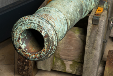 Canon anglais de calibre 80 mm en bronze monogramm&eacute; CR pour Charles II d'Angleterre (1630-1685), dat&eacute; 1665