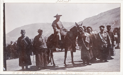 Rare album de photos sur le retour d'exile en Inde du 13&egrave;me Dala&iuml;-lama, vers 1912/1913