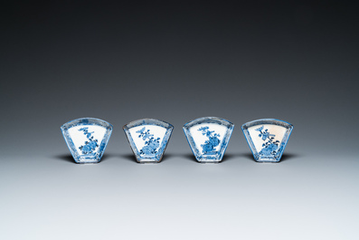 Service &agrave; mendiants de neuf pi&egrave;ces en porcelaine Arita de Japon en bleu et blanc dans sa bo&icirc;te en laque, Edo, 17/18&egrave;me