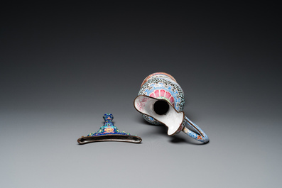 Two Chinese Canton enamel dishes, a ewer, a mirror handle and a stacking box, 18/19th C.