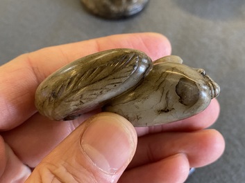 A Chinese jade brush pot, a bangle and two carvings, 19/20th C.