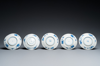 13 Chinese blue and white 'rabbit hunt' cups and 10 saucers, Qianlong mark, 19th C.