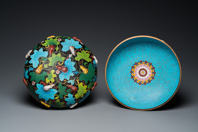 A pair of Chinese cloisonn&eacute; vases, a large covered box and a bowl, 19/20th C.