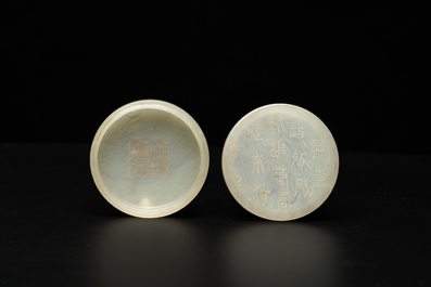 A pair of Chinese jade bangles, a pair of pendants and a box with cover, 19/20th C.