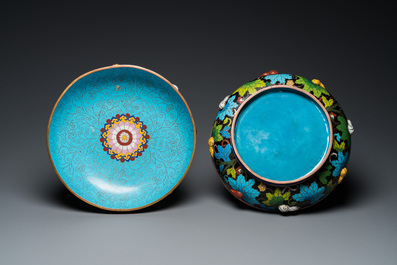 Une paire de vases, une grande bo&icirc;te couverte et un bol en &eacute;maux cloisonn&eacute;s, Chine, 19/20&egrave;me